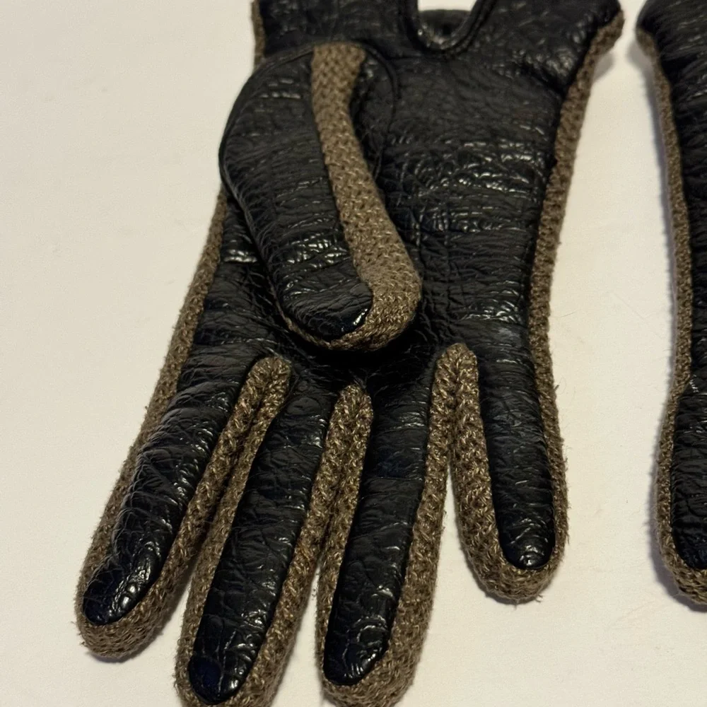 Aris Novakid Women’s M Gloves Black Tan Trim Buckles Accent Lined Vintage